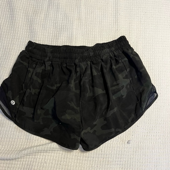 Lululemon Camo “hotty hot” style shorts - Picture 2 of 2